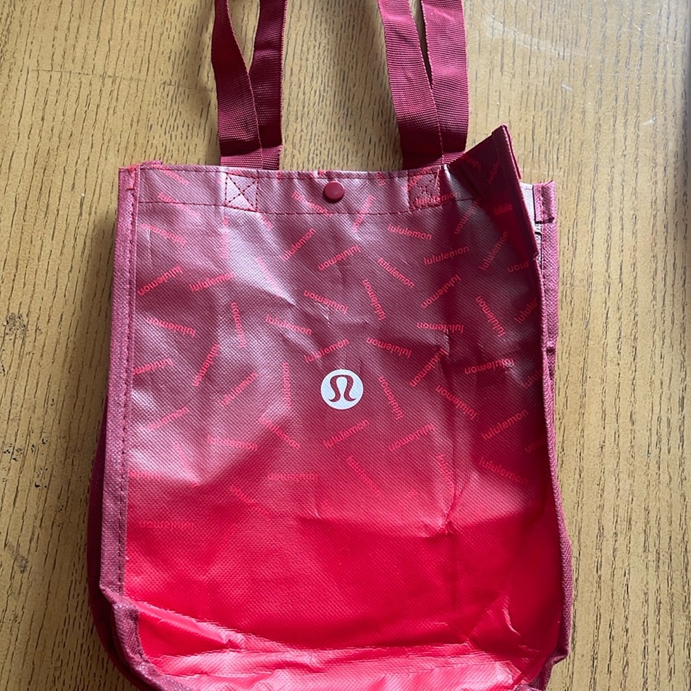 Lululemon small tote